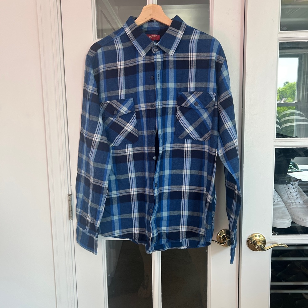 Arizona Jeans Plaid Flannel Button Up Men’s Shirt.